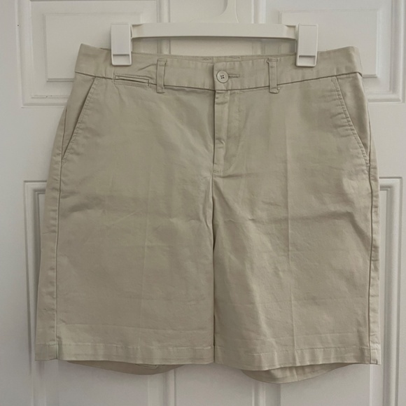 Khakis by Gap Boyfriend  Roll Up Shorts - Picture 5 of 12